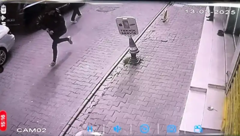 İstanbul'da Şok Edici Silahlı Saldırı: Bacağından Yaralandı
