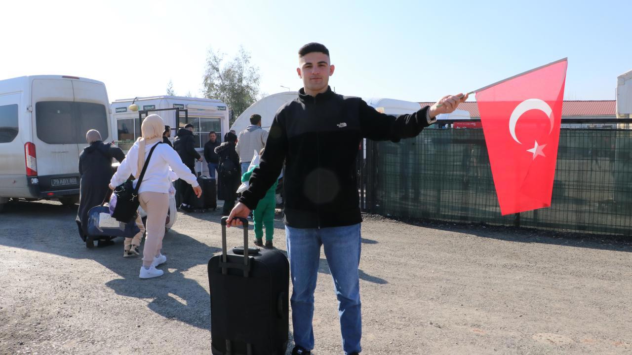 Suriye'ye Türk bayrağıyla dönen Abdulkadir'den provokatif açıklama
