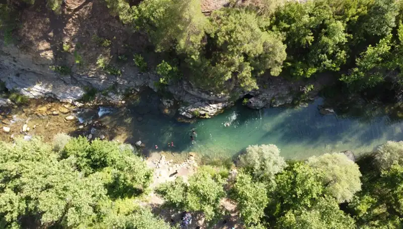 Adana'nın Sıcaklarında Yaylacılar Doğal Kaynak Sularında Serinledi