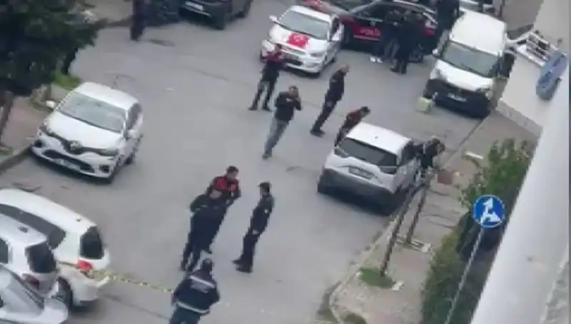Yolda Yürüyen Adam Kurşun Yağmuruna Tutuldu: O Anlar Kayıt Altına Alındı