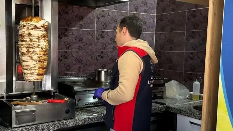 Tavuk Döner Alarmı: İşletmelere Gelen Baskınların Arkasındaki Gizemler