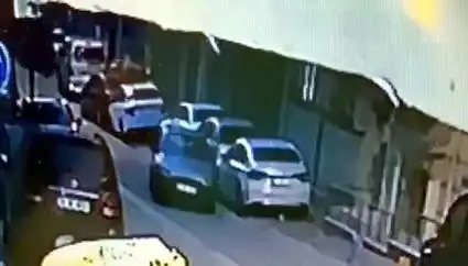 Esenyurt'ta Park Halindeki Araçlara Çarpan Sürücü Kaçtı, Olayın Ardındaki Gizem Ne?