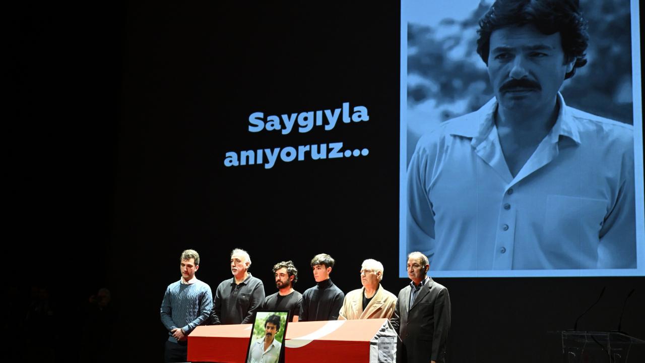 Ferdi Tayfur'un anısına AKM'de düzenlenen törene binlerce hayran katıldı