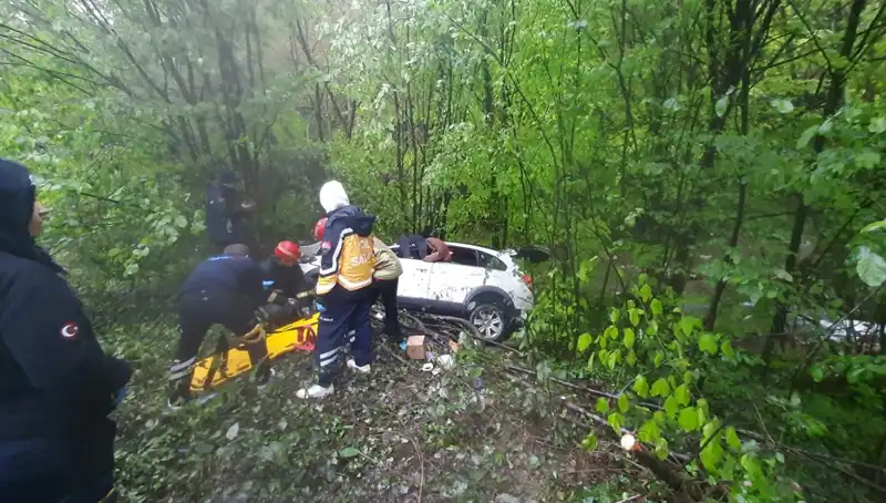 Direksiyon Hakimiyeti Kaybı Sonrası Feci Kaza: Ormana Uçan Araçta Can Kayıpları