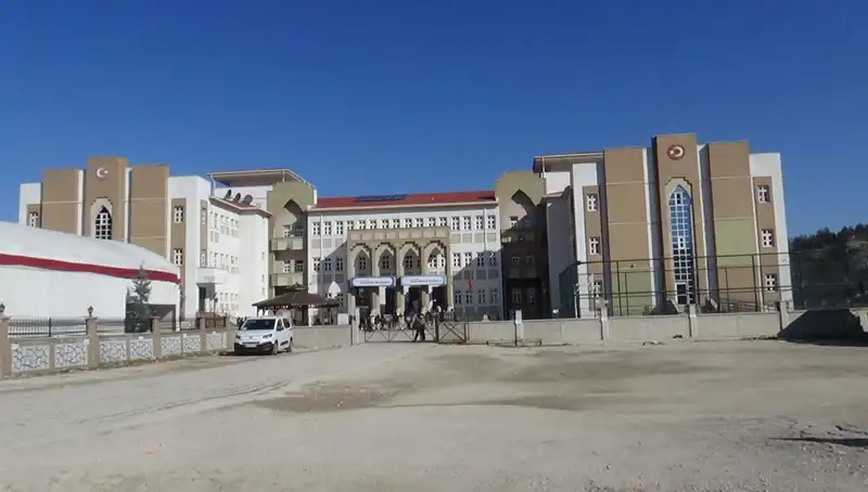 Ortaokulda Öğretmenden Öğrenciye Şiddet İddiası: Eğitimde Neler Oluyor?