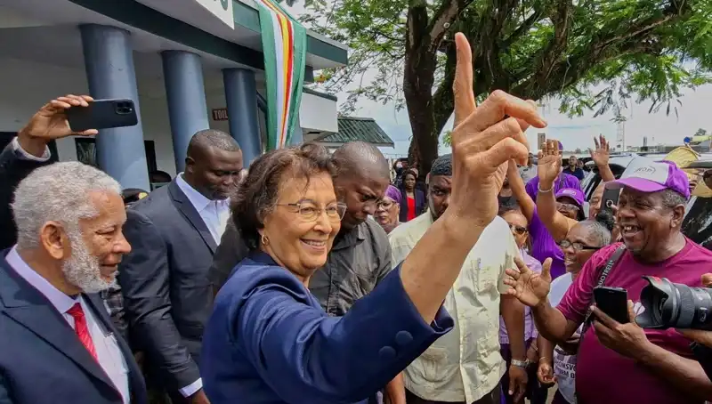 Surinam'da Tarihi An: İlk Kadın Devlet Başkanı Göreve Başladı