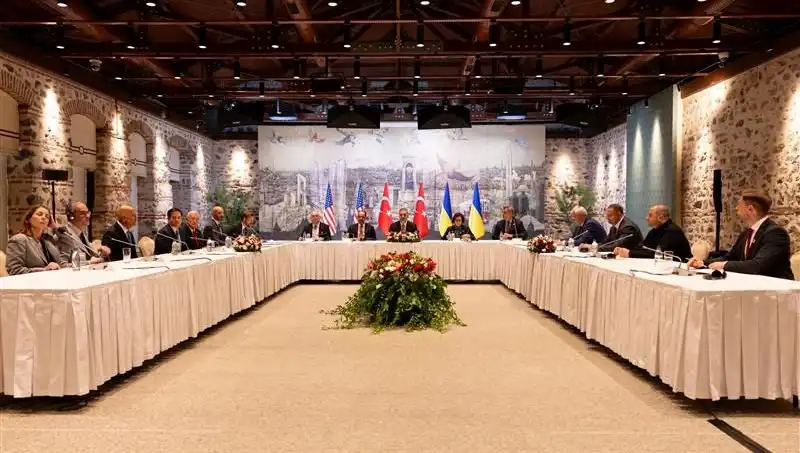 Barış Masasında Kritik Gün: Üçlü Zirve Nihayet Başladı!