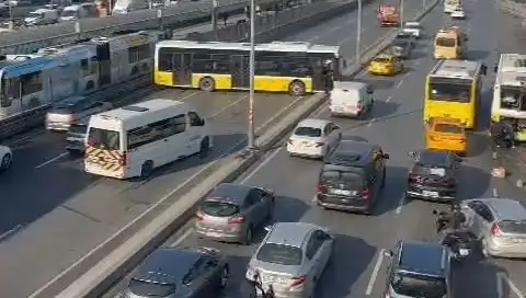 İETT Otobüsü Çarpışıyla Trafigi Kilitleyen Kaza: Detaylar Ortaya Çıktı