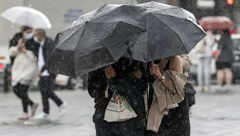 Kış Soğukları İstanbul'u Yeniden Kucaklıyor: Sağanak Yağışlar Geliyor!