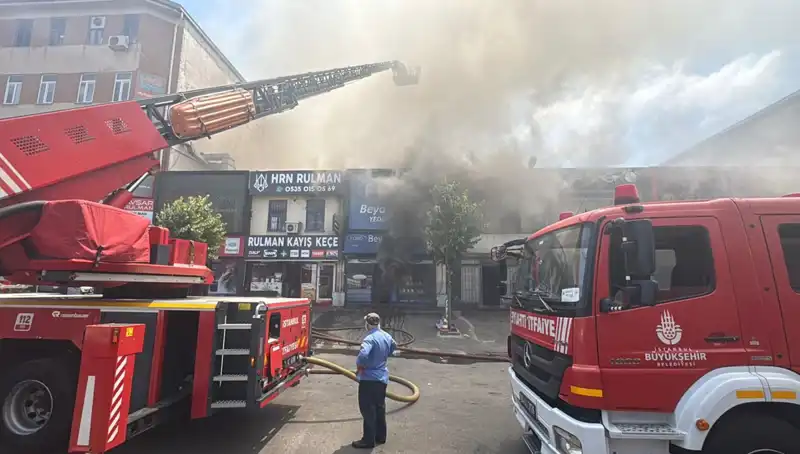 Ümraniye Oto Sanayi Sitesinde Korkutan Yangın: 5 Araç Yandı