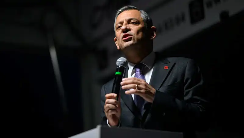 Özgür Özel'den Emekli İkramiyesi Üzerine Sert Tepki ve Açıklamalar