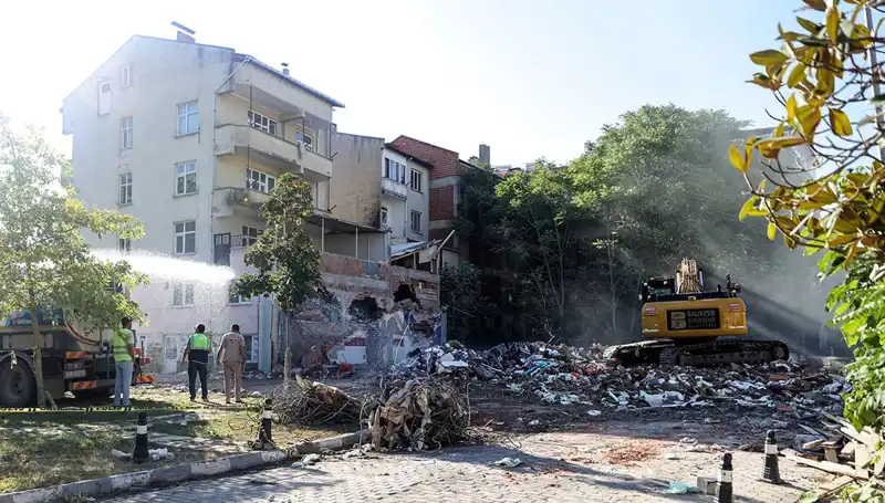 Sındırgı'da Sarsıntılar Devam Ediyor: Artçı depremler Ne Anlama Geliyor?