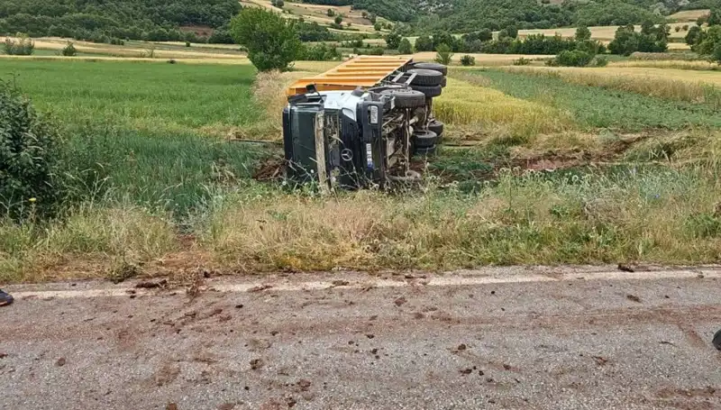Tokat’ta Feci Kaza! Devrilen Kamyonun Şoförü Hayatını Kaybetti