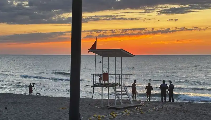 İnkumu Plajı'nda Deniz Akıntısı: Tatilcileri Korkutan Olay