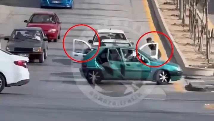 Trafikte Kılıç ve Bıçakla Saldıranlar Gözaltına Alındı: Olayın Ayrıntıları