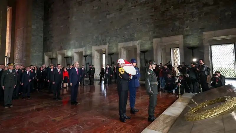 Devlet Erkanının Anıtkabir Ziyareti: Hatıralara Yolculuk
