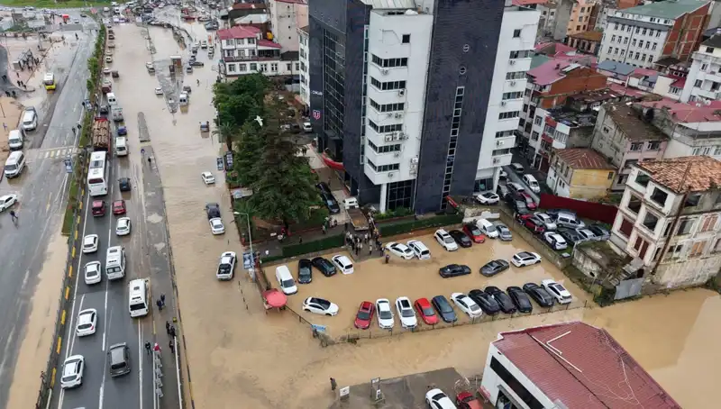 Trabzon'da Sel Felaketi: Çamurla Kaplı Sokaklar ve Kayıp İnsanlar